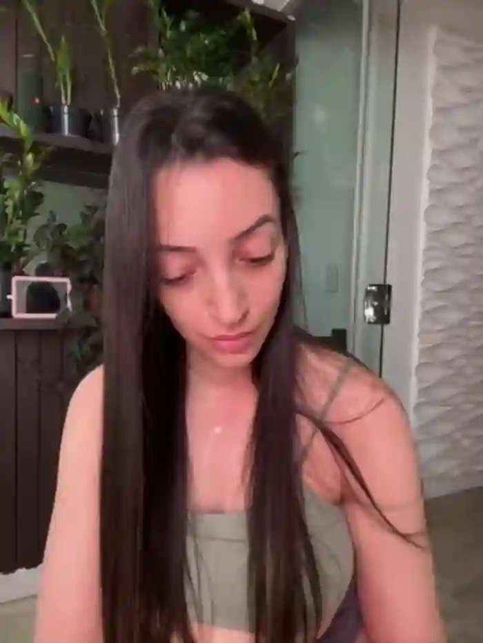 2025/04/04/stripchat-bellelouise13-18-50-49