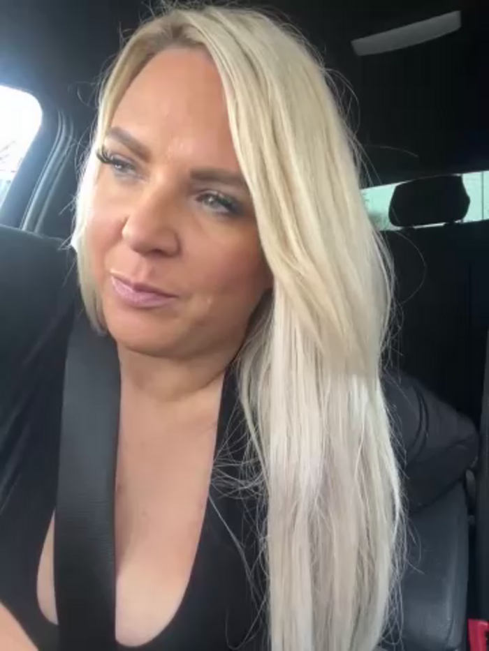Bustyblondebabe32
