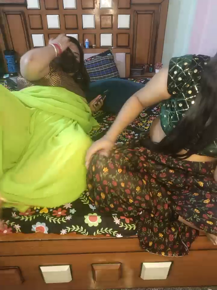 Indian_hotmilfs