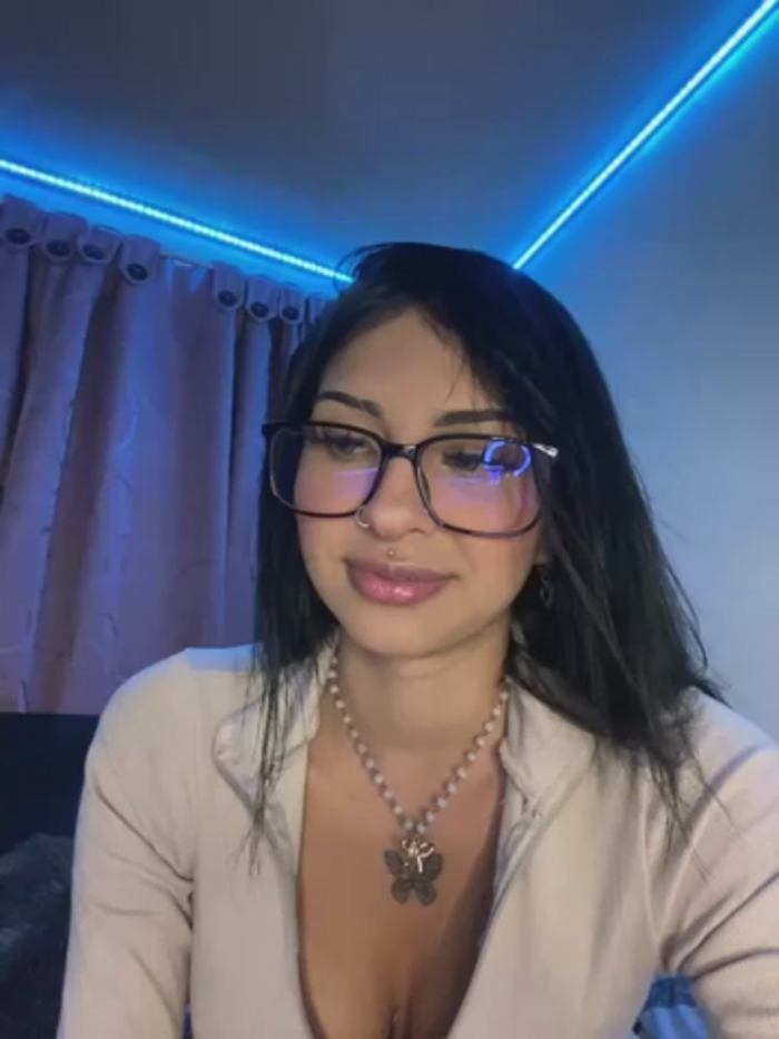 Hilary_pinkk