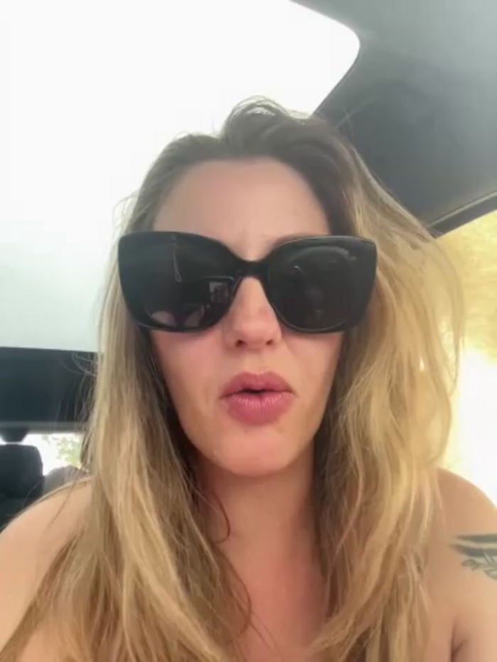 Megan_off