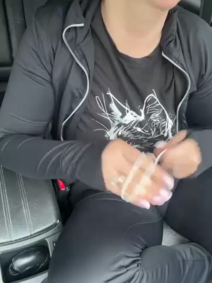 YoungHotMom_