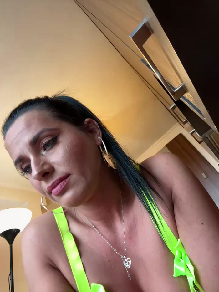 Hotmomcheckk_