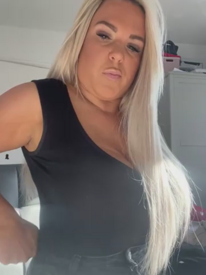 Bustyblondebabe32