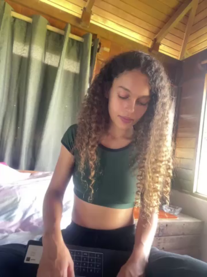 Rati_Curly