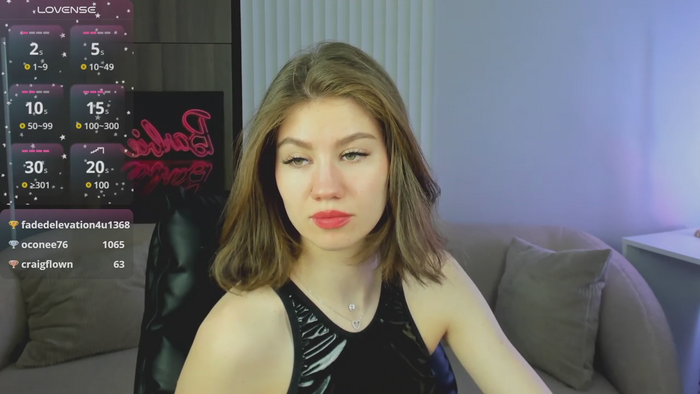 Selena_grey_