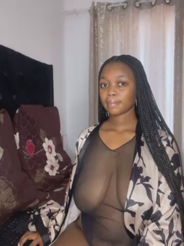 QueenTee23