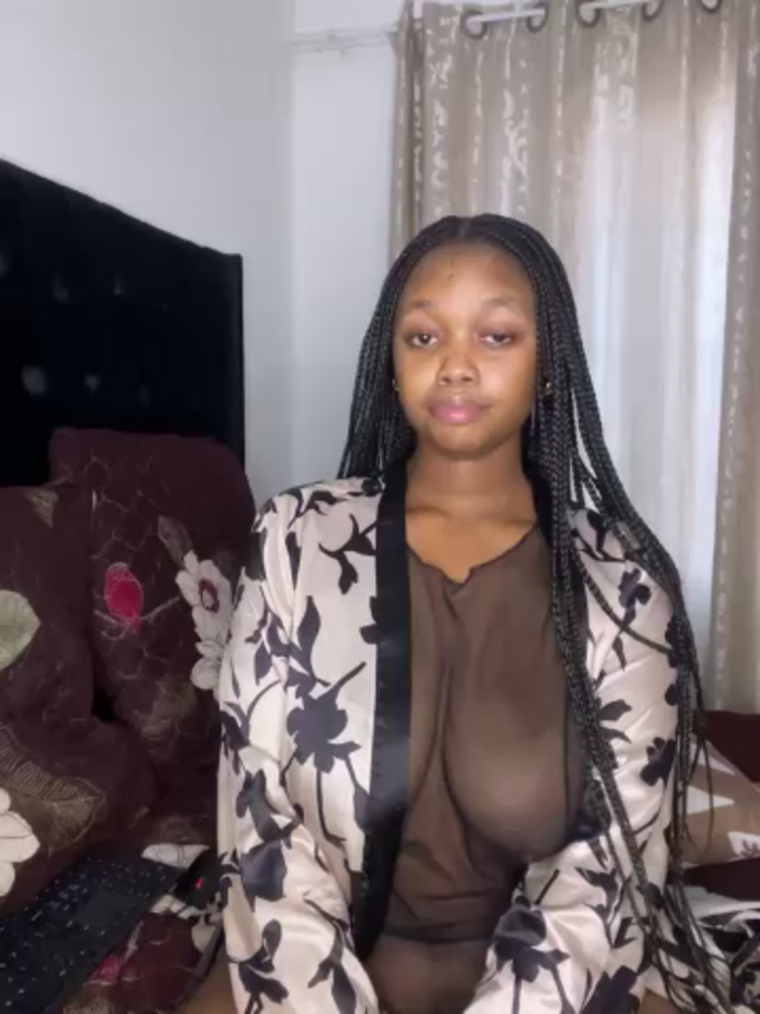 QueenTee23