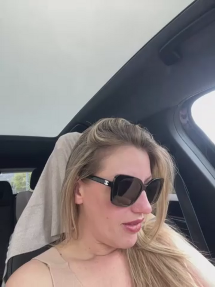 Megan_off