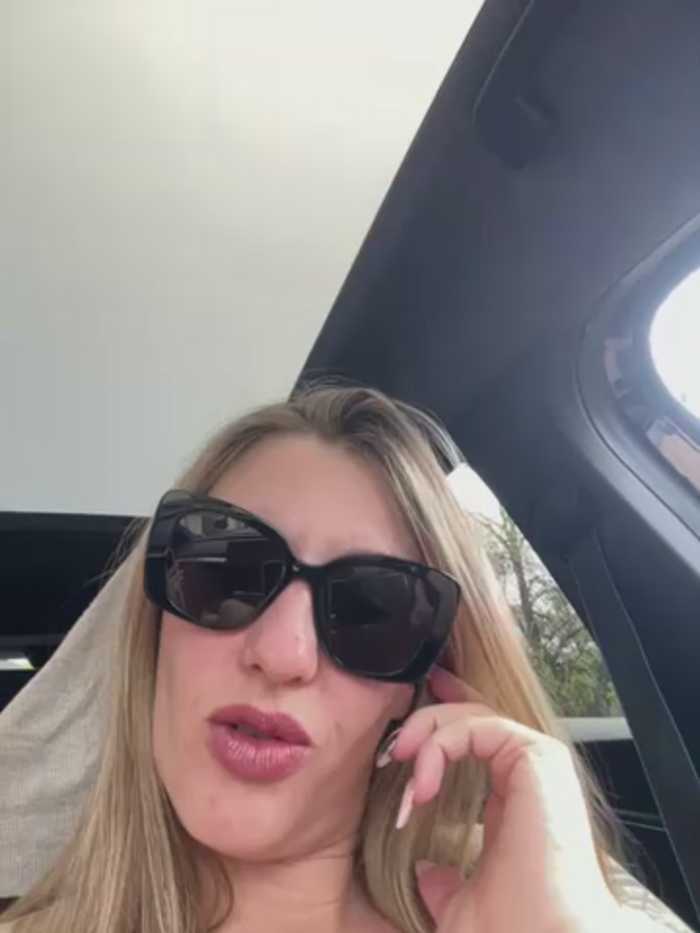 Megan_off
