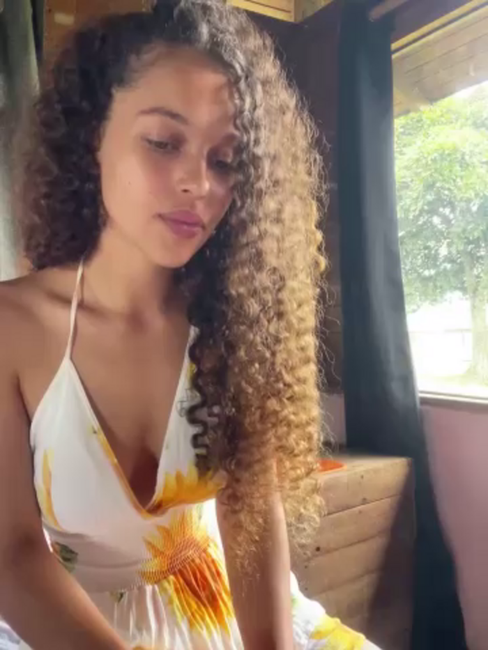 Rati_Curly