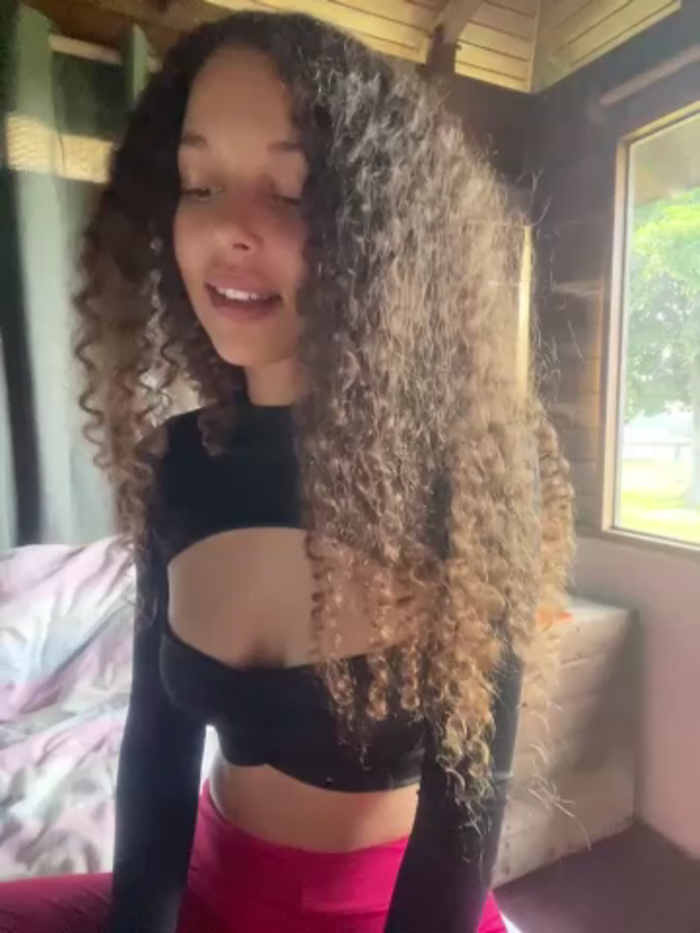Rati_Curly
