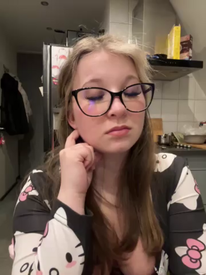SweetTeenGirl