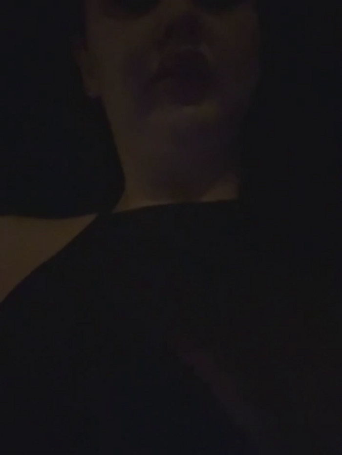 YoungHotMom_