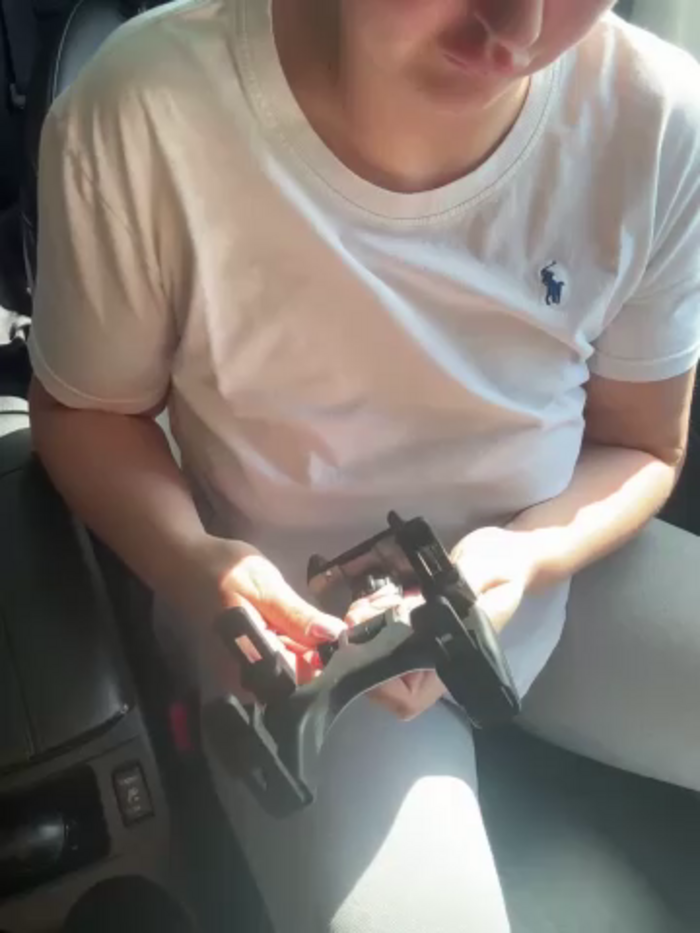YoungHotMom_