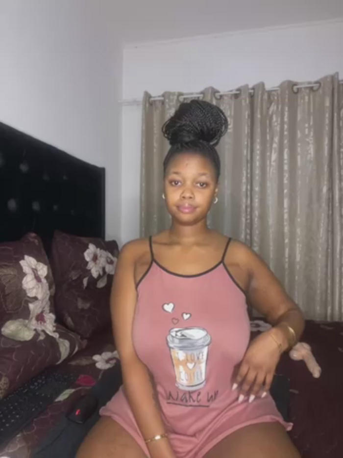 QueenTee23