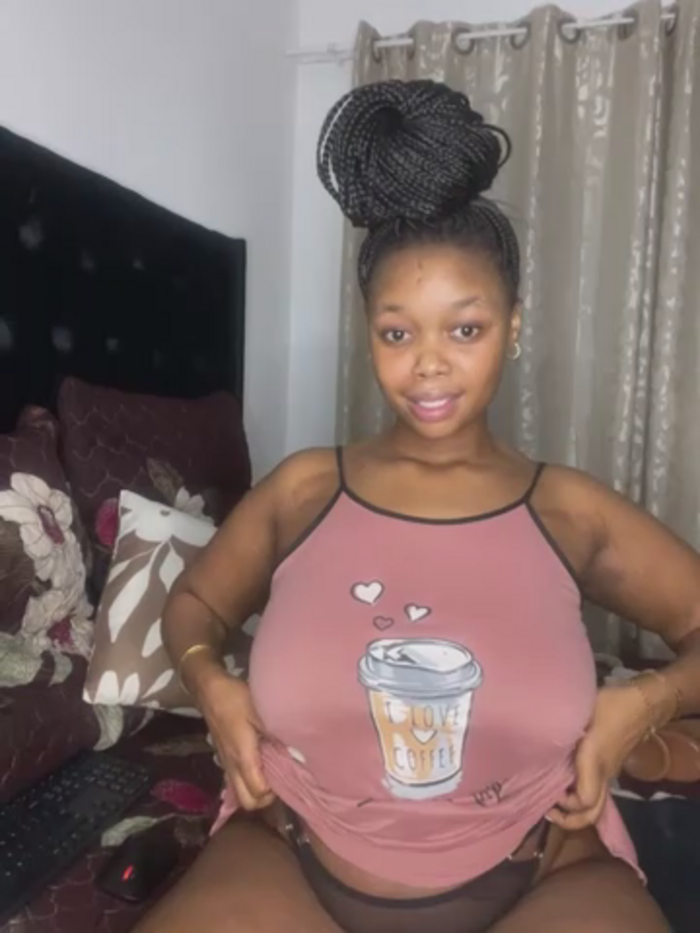 QueenTee23