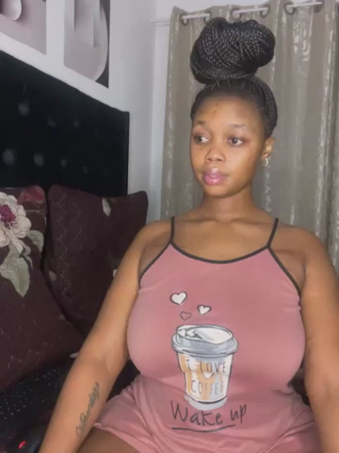 QueenTee23