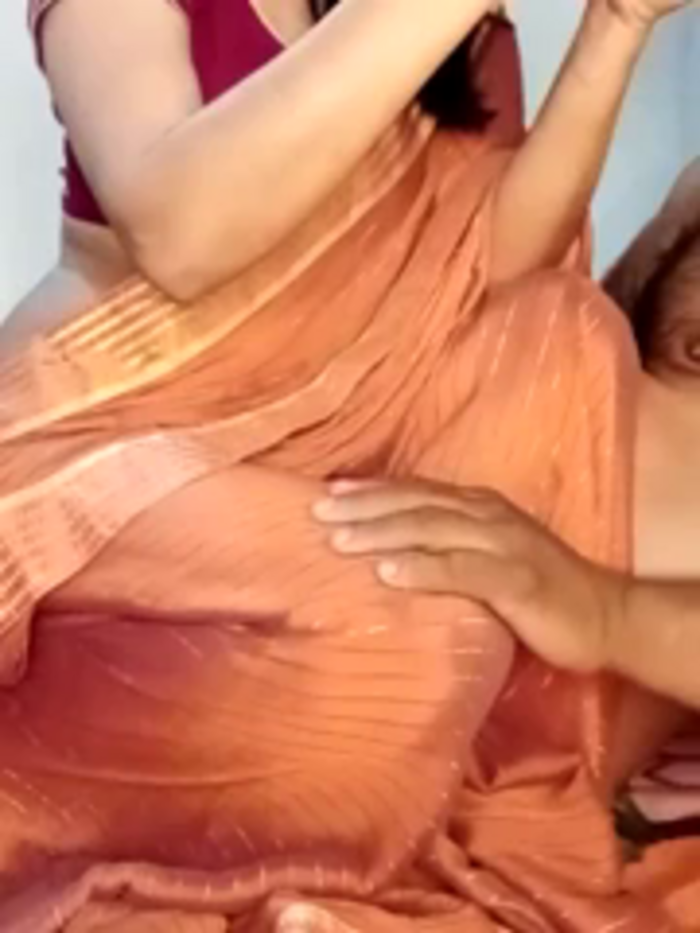 SEXY-nidhi-sharma