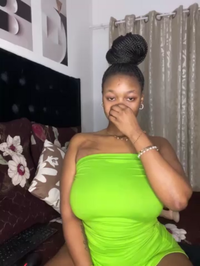 QueenTee23