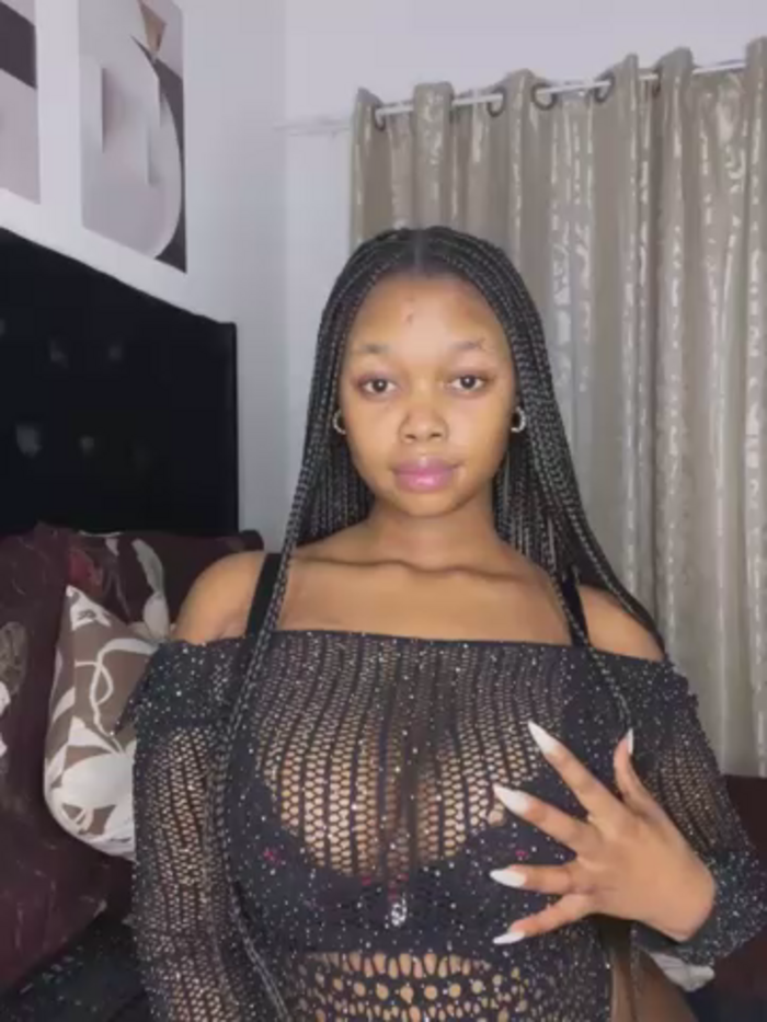 QueenTee23