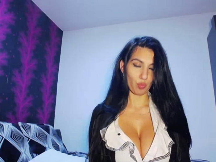 BrunetteBabe69