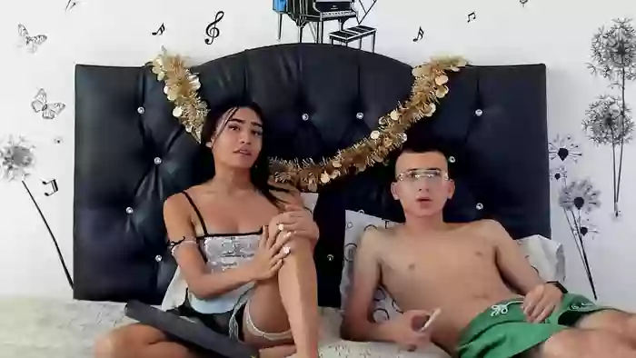 2024/05/05/xlovecam-valeryandaleex-22-20-40