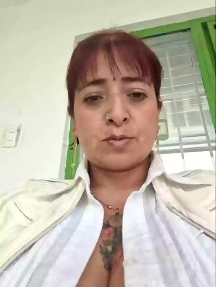 2024/05/05/xlovecam-alessadrajones-16-05-23