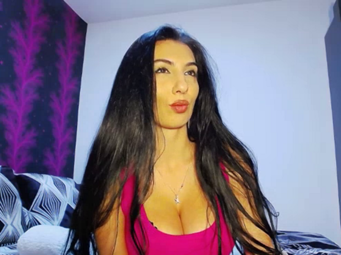 BrunetteBabe69