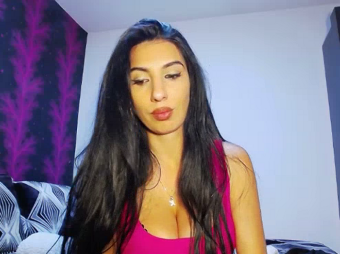 BrunetteBabe69