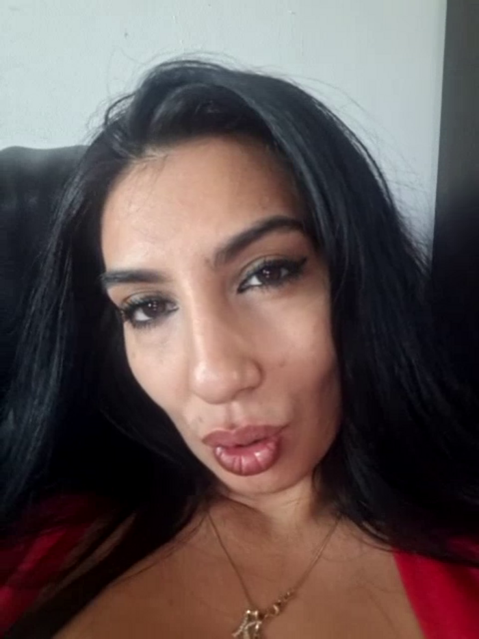 BrunetteBabe69