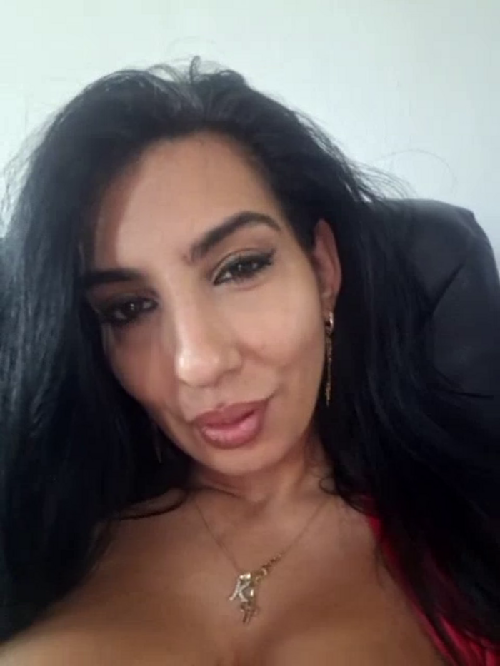 BrunetteBabe69