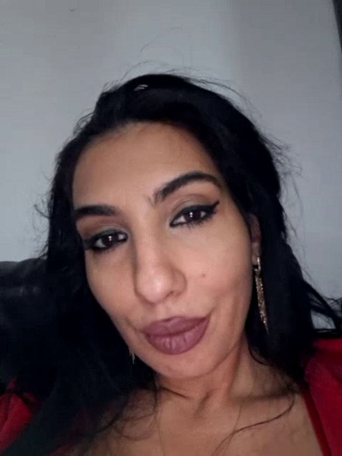 BrunetteBabe69