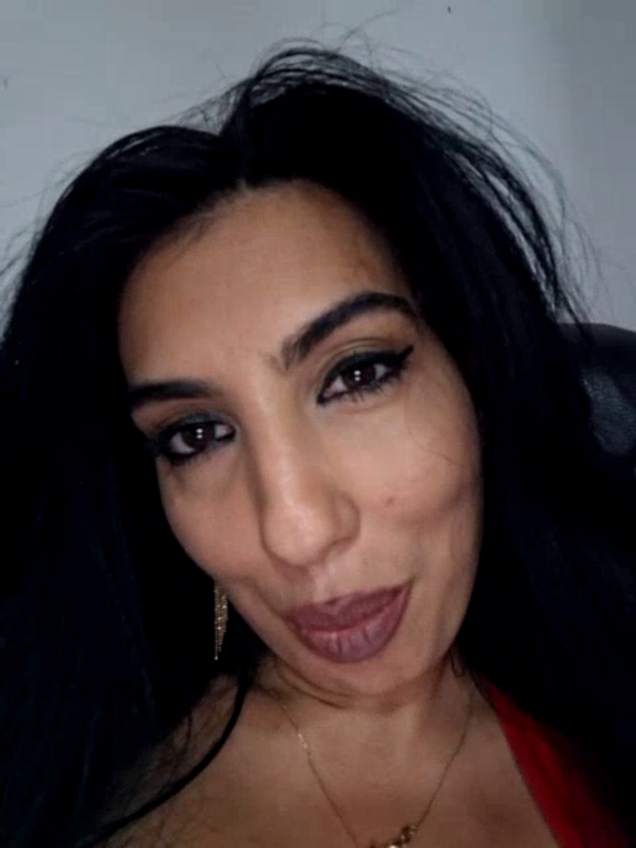 BrunetteBabe69