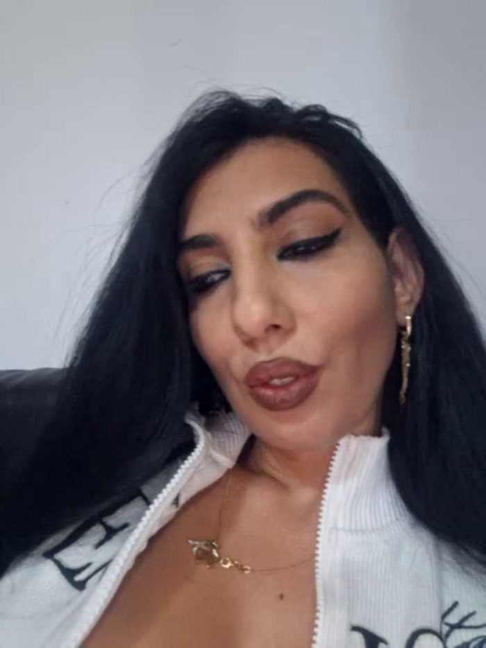 BrunetteBabe69