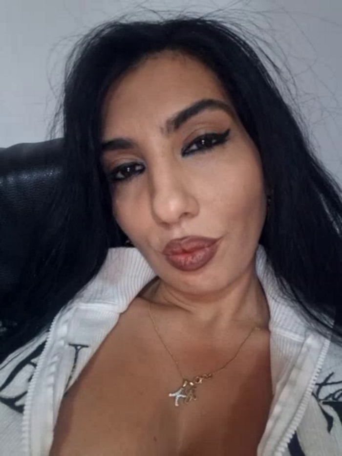 BrunetteBabe69