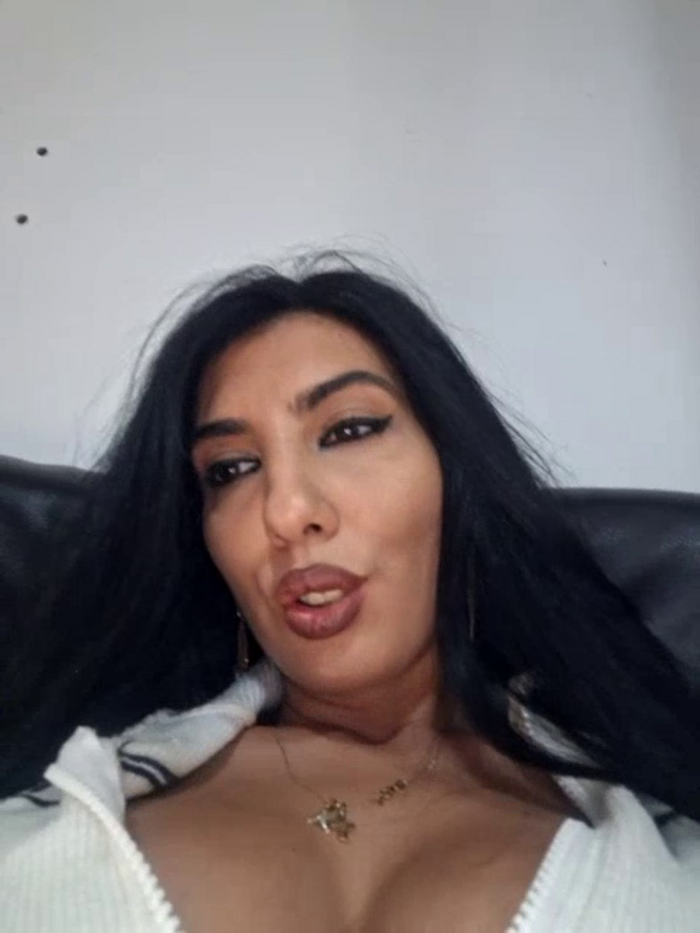 BrunetteBabe69