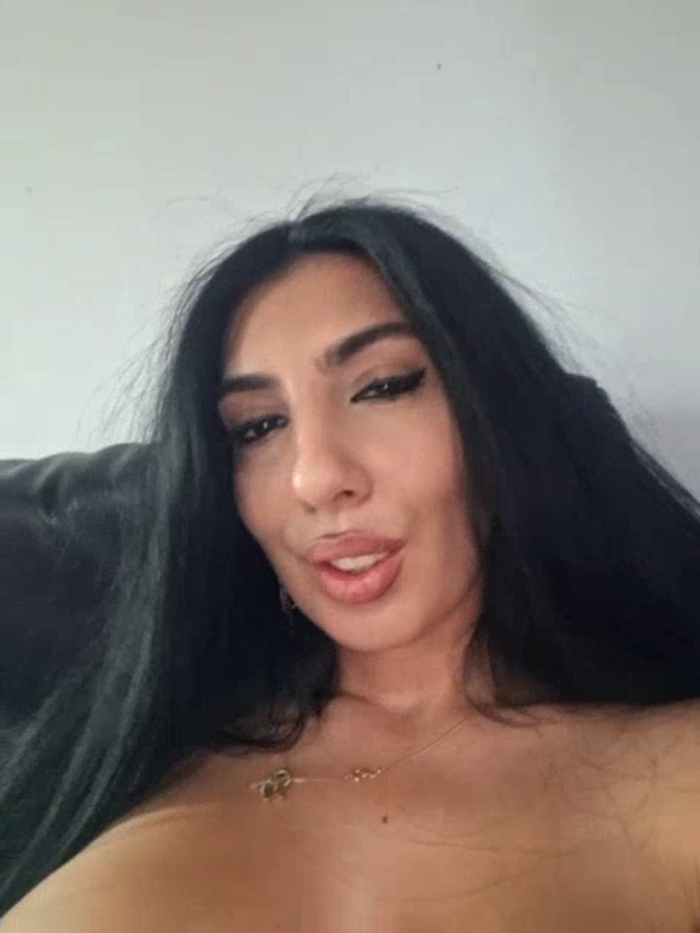 BrunetteBabe69