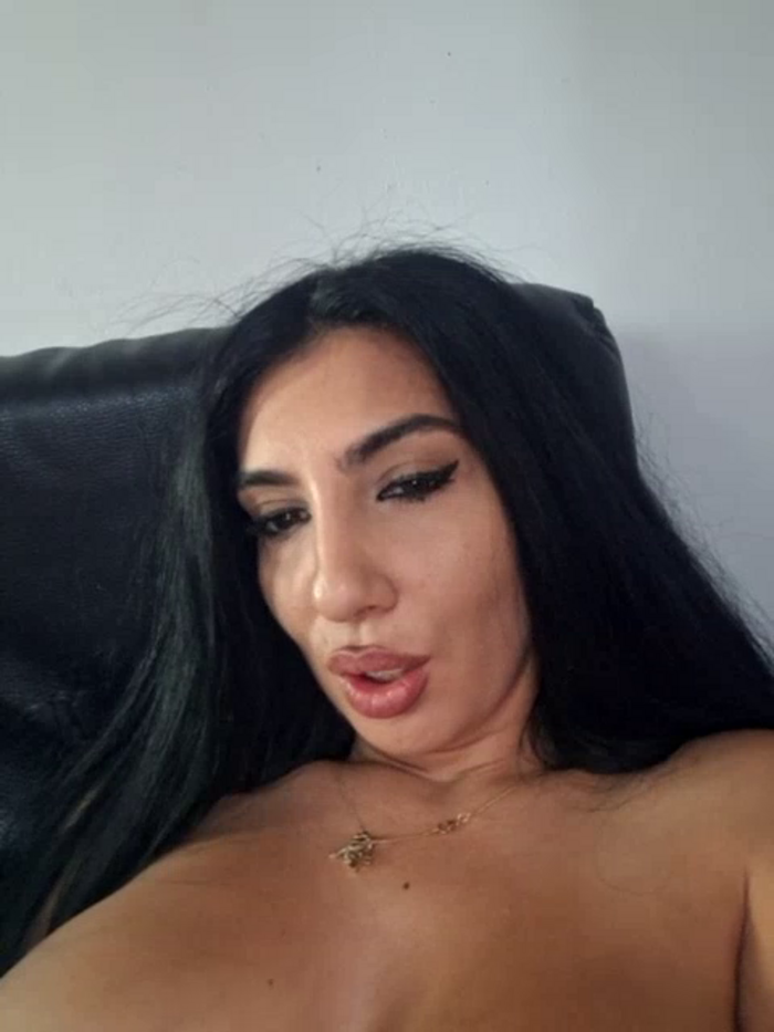 BrunetteBabe69
