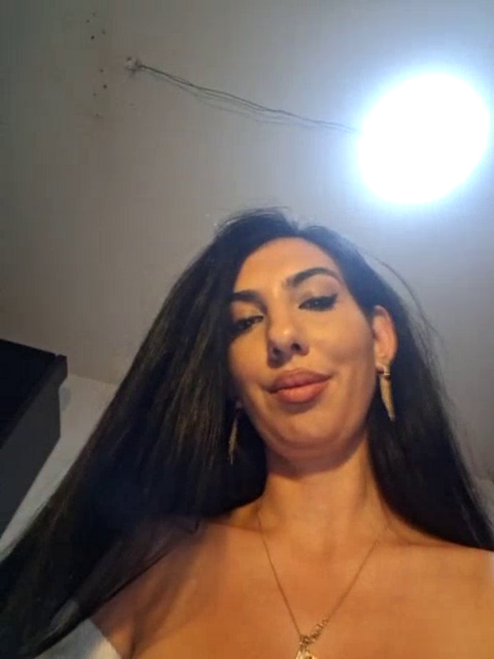 BrunetteBabe69
